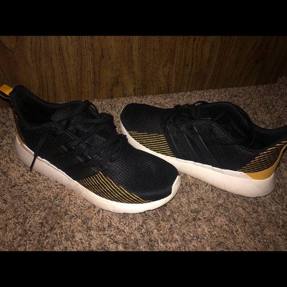 Adidas Questar Flow size 12 - Picture 3 of 5
